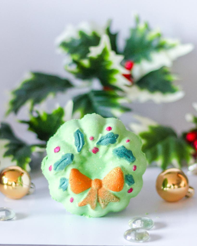 Holly Berry Wreath Vegan Bath Bomb | Under the Mistletoe Scent