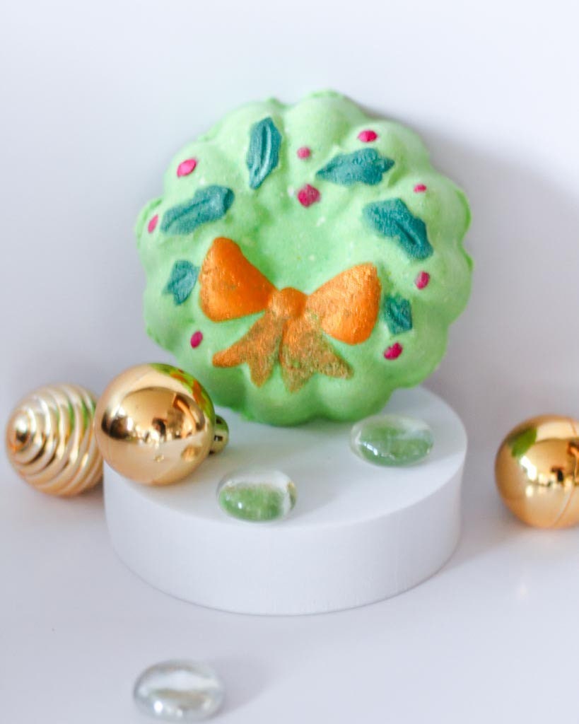 Holly Berry Wreath Vegan Bath Bomb | Under the Mistletoe Scent